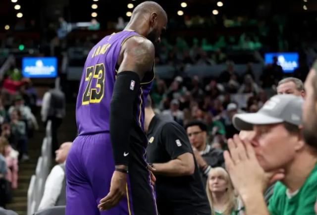 詹皇倒下为湖人敲响警钟？紫金众将无惧魔鬼赛程