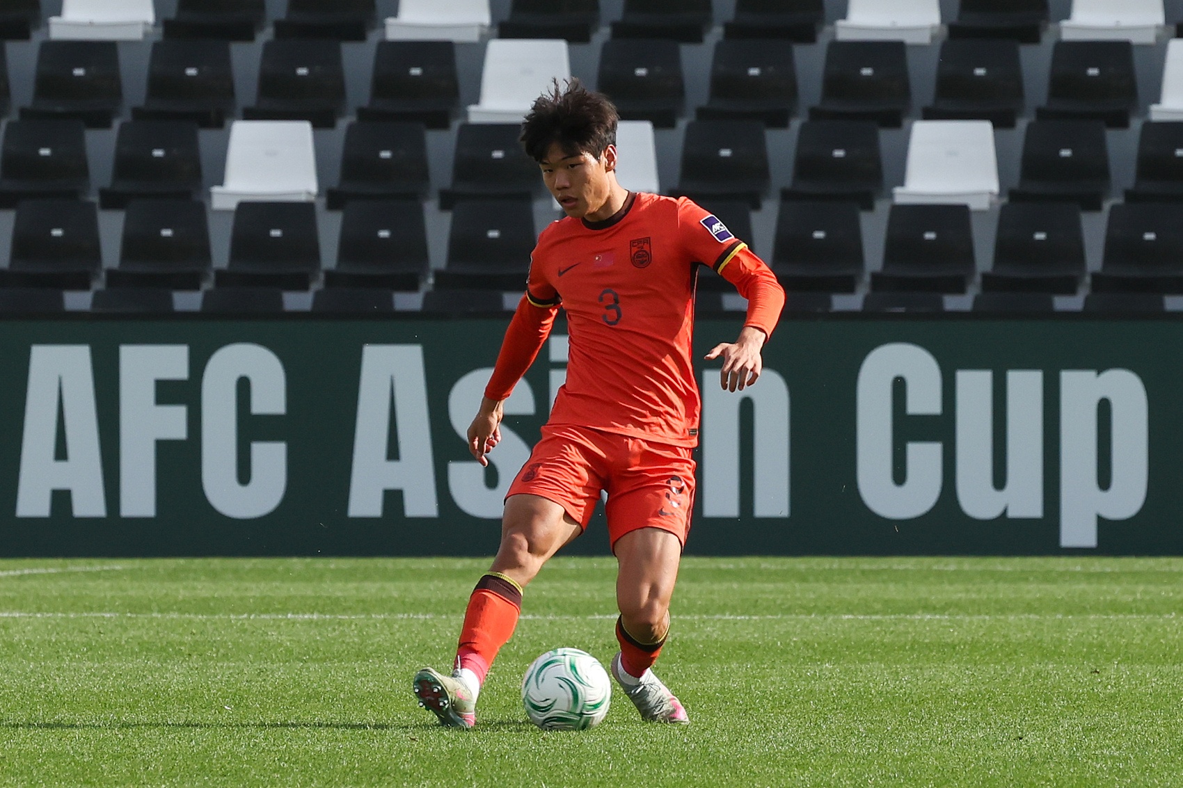 PG模拟器在线-苗原：贺一然有转会费但没有2000万，泰山亚泰两家俱乐部已谈妥