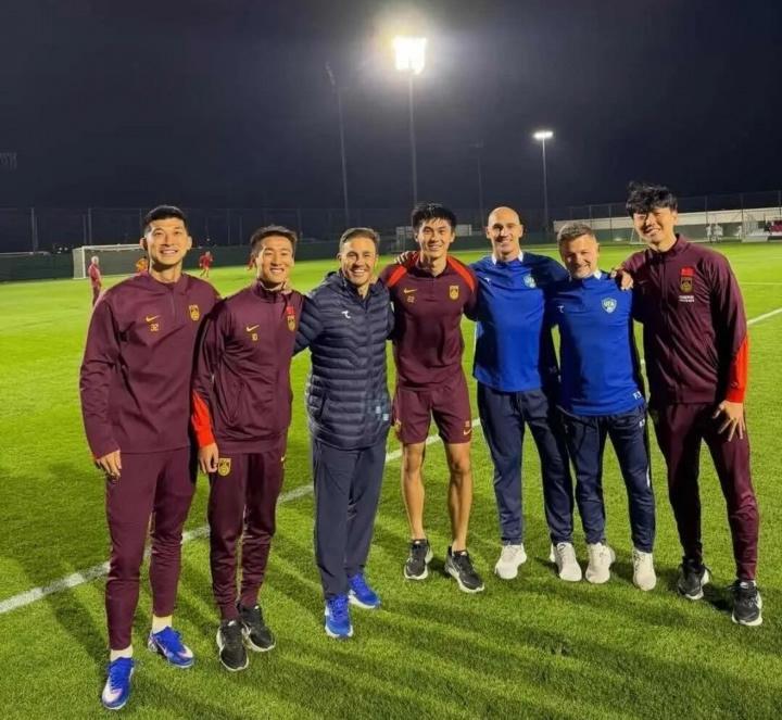 PG模拟器-执教前景难乐观！卡纳瓦罗跟前广州队球员重聚，韦世豪笑得最开心