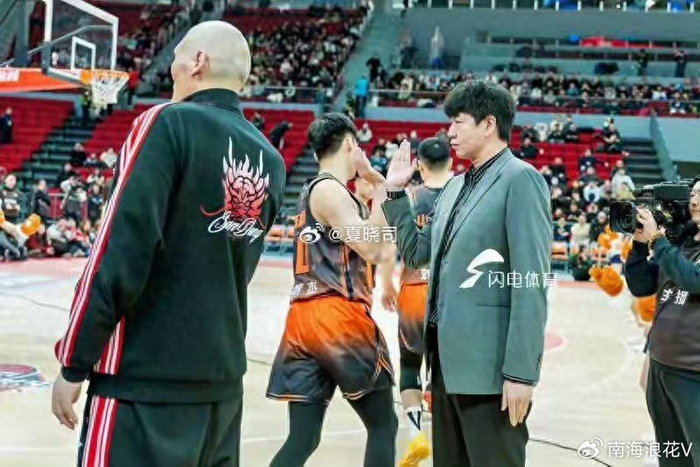 山东出局！邱彪爆粗口“有的球员XX就不是职业球员”，矛头直指3人？|上海队|山东队|山东男篮|上海男篮|比赛_新浪体育_新浪新闻